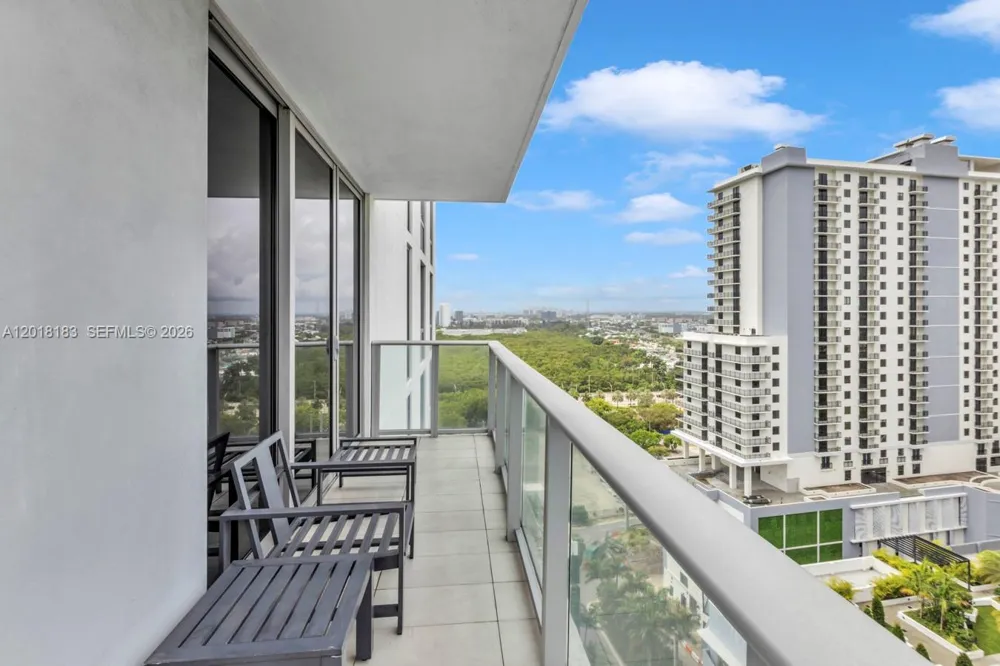 16385 Biscayne Blvd #2101 North Miami Beach, FL 33160