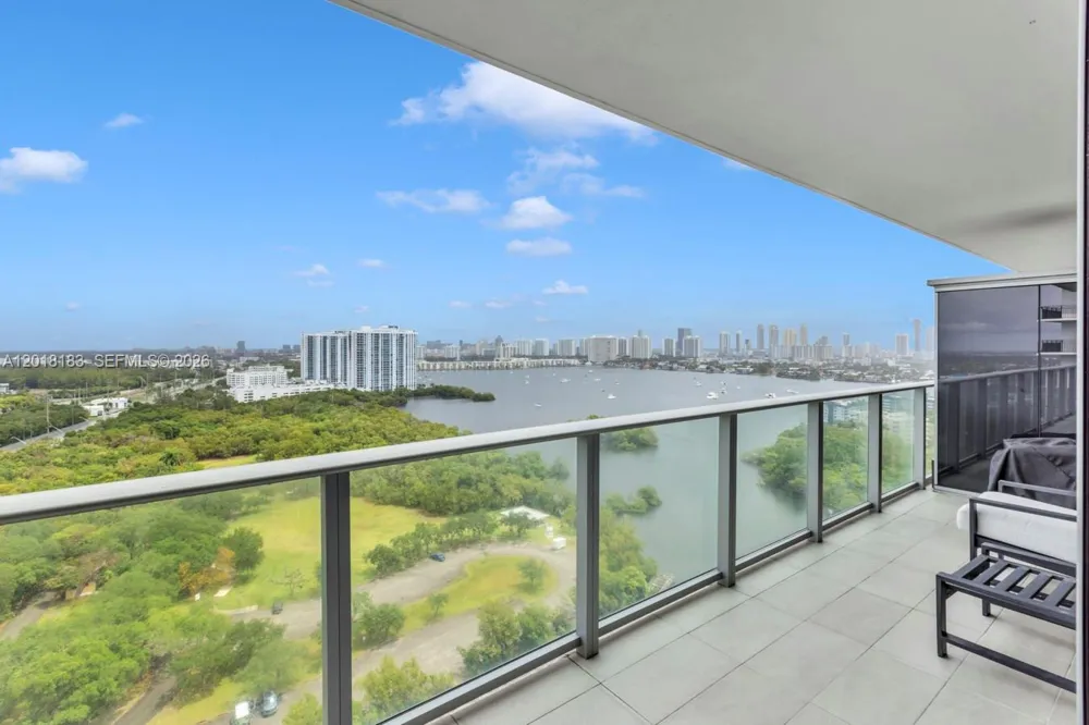 16385 Biscayne Blvd #2101 North Miami Beach, FL 33160