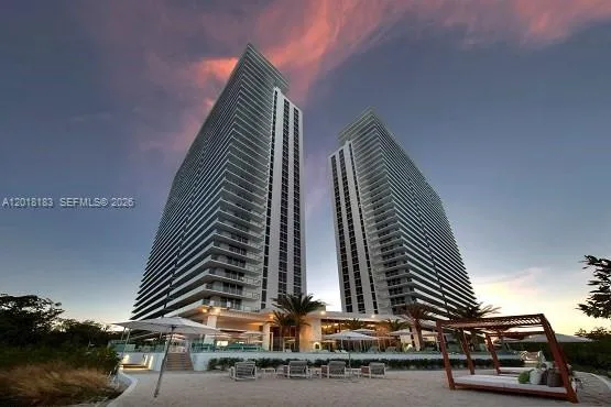 16385 Biscayne Blvd #2101 North Miami Beach, FL 33160