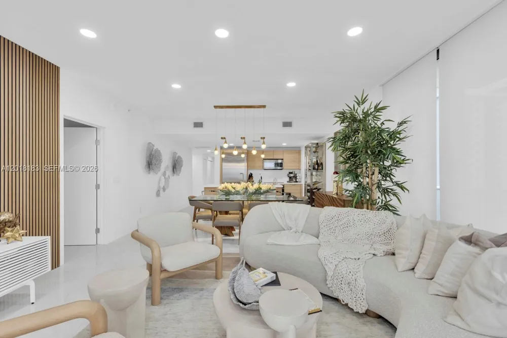 16385 Biscayne Blvd #2101 North Miami Beach, FL 33160