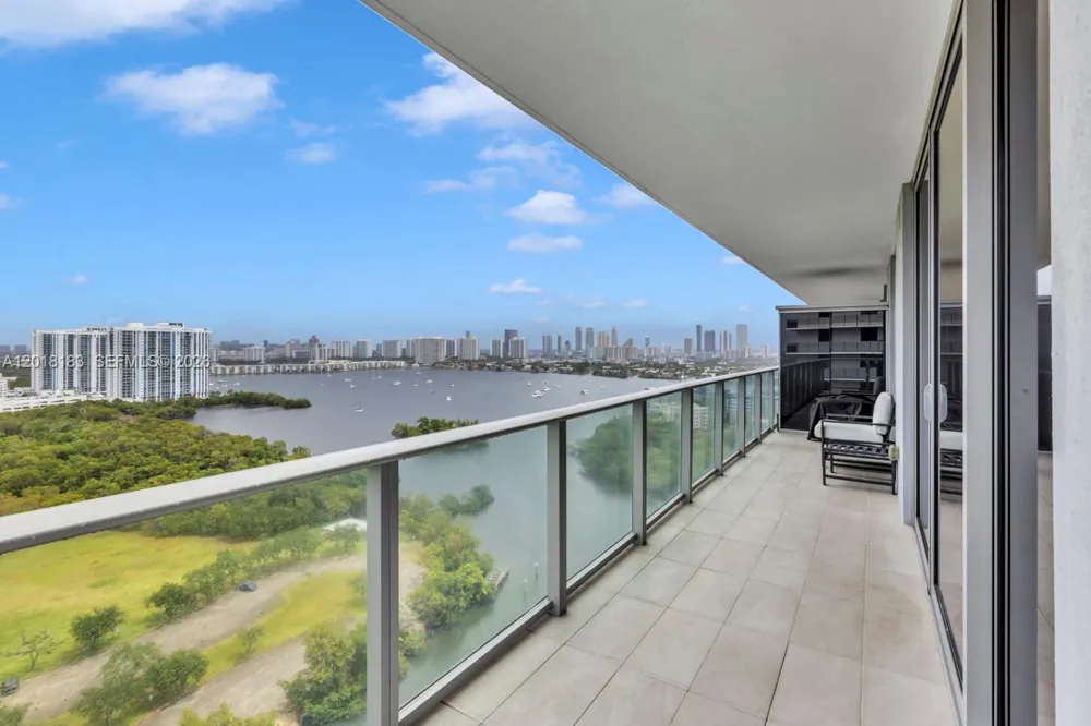 16385 Biscayne Blvd #2101 North Miami Beach, FL 33160