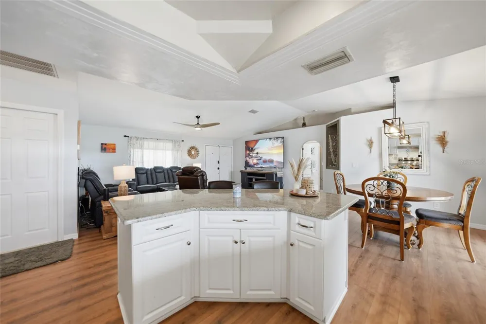 515 GLEASON PARKWAY Cape Coral, FL 33914