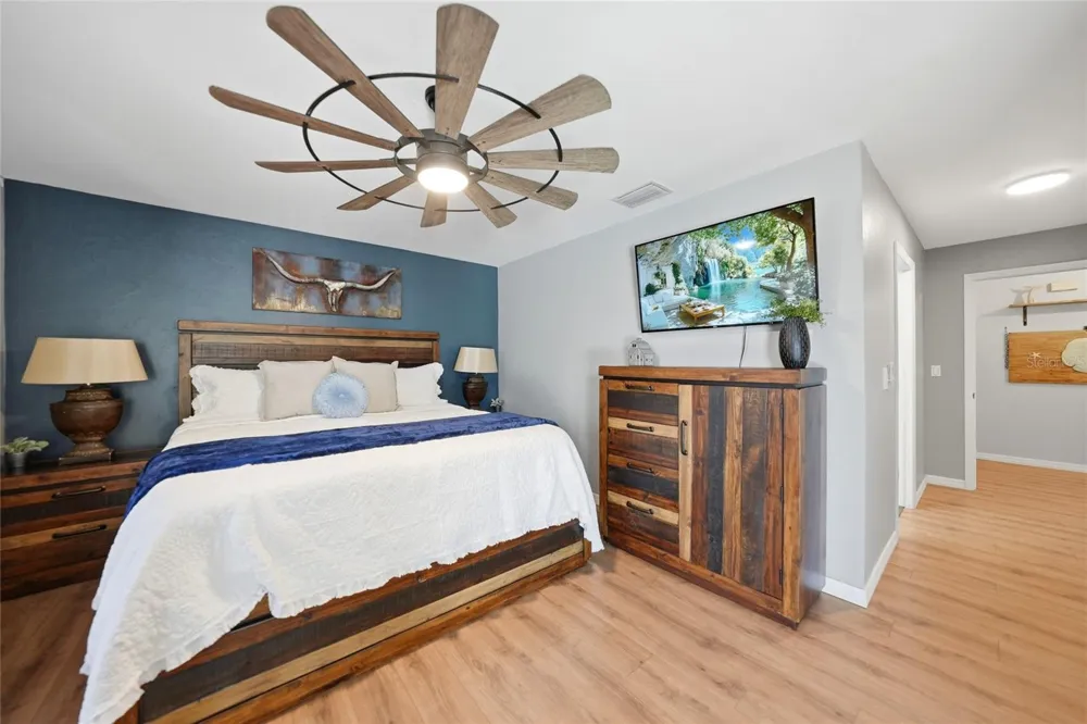 515 GLEASON PARKWAY Cape Coral, FL 33914