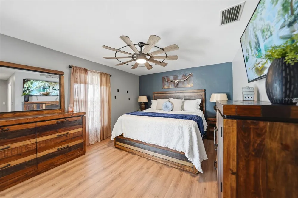 515 GLEASON PARKWAY Cape Coral, FL 33914