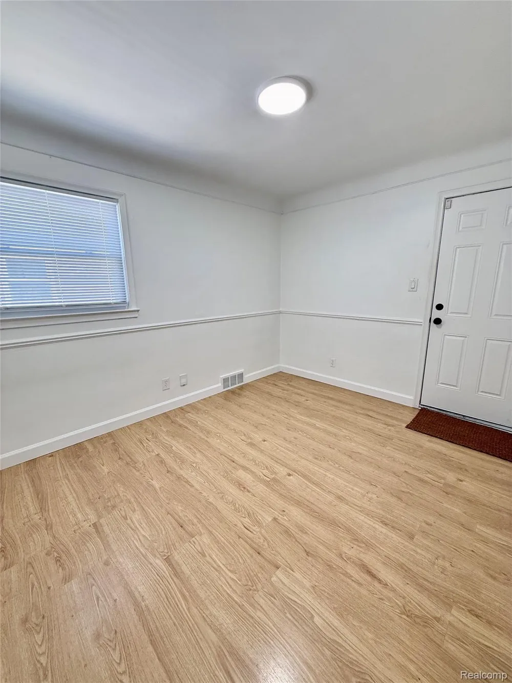 24684 Lambrecht Avenue Eastpointe City, MI 48021