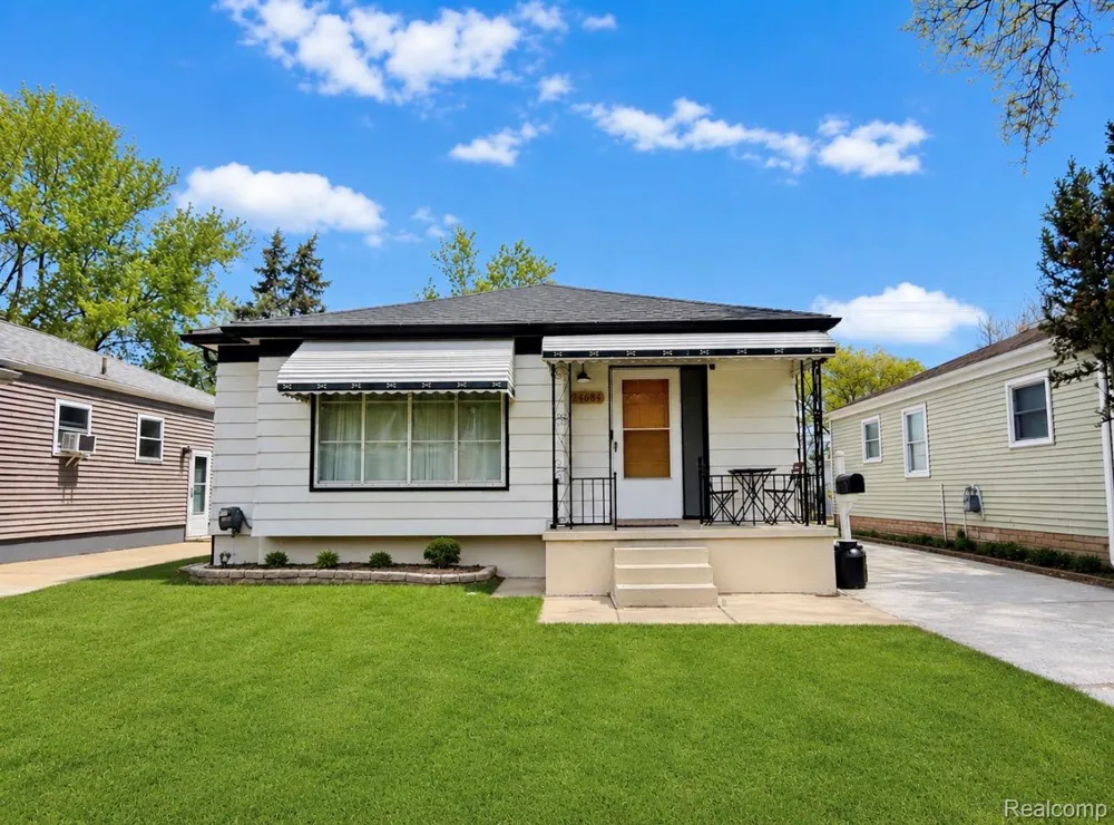24684 Lambrecht Avenue Eastpointe City, MI 48021