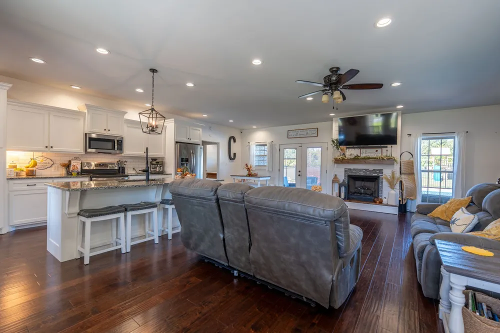 562 Double Eagle Dr Summertown, TN 38483