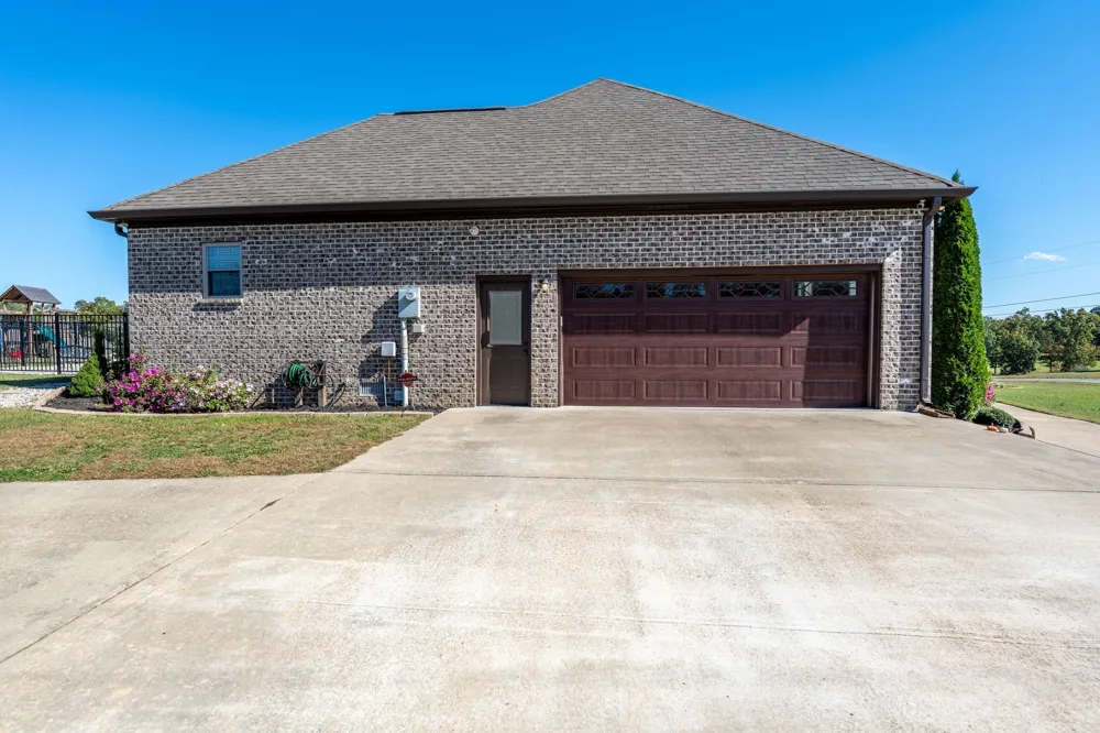 562 Double Eagle Dr Summertown, TN 38483
