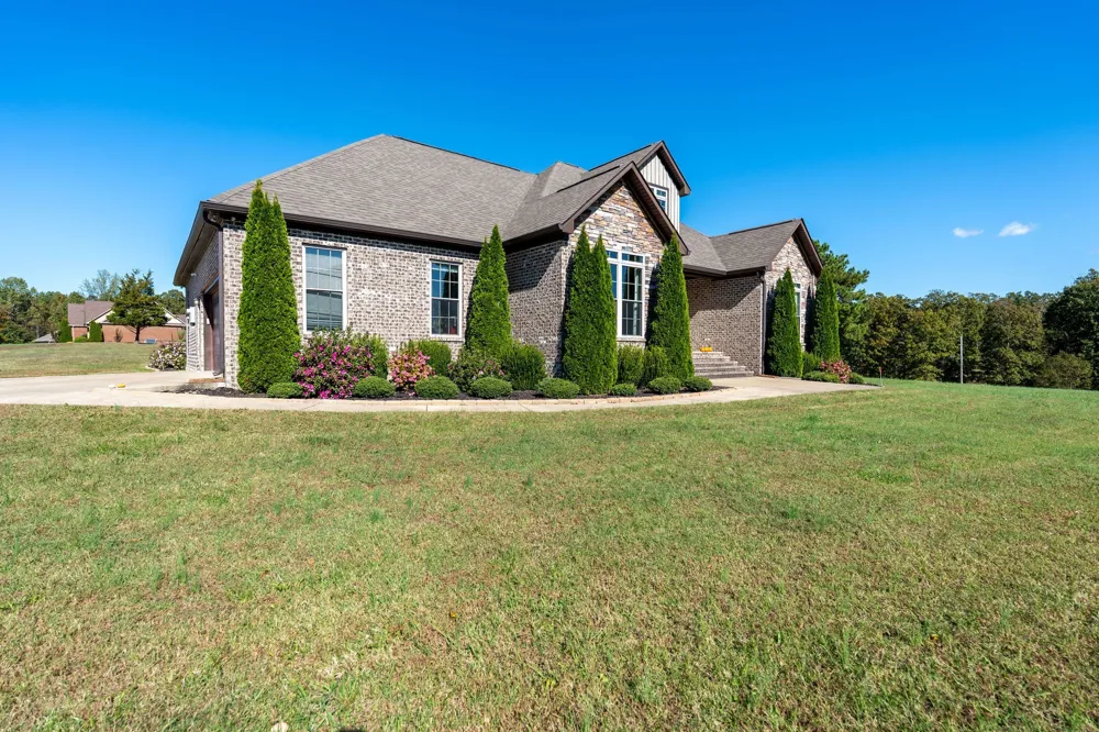 562 Double Eagle Dr Summertown, TN 38483