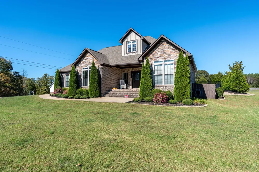 562 Double Eagle Dr Summertown, TN 38483