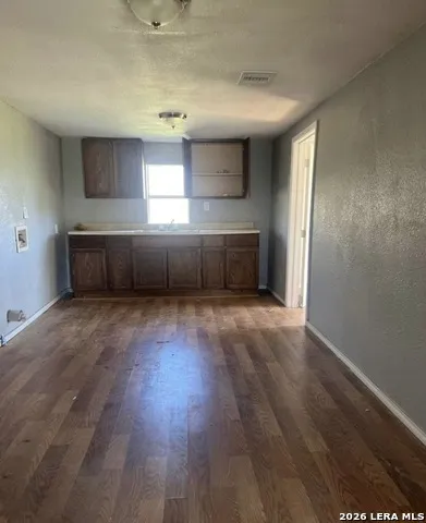416 E Curtis Dilley, TX 78017