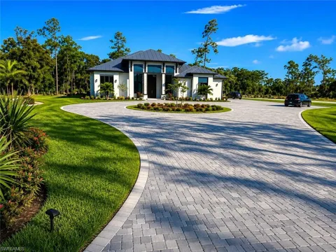 6423 Livingston Woods Lane