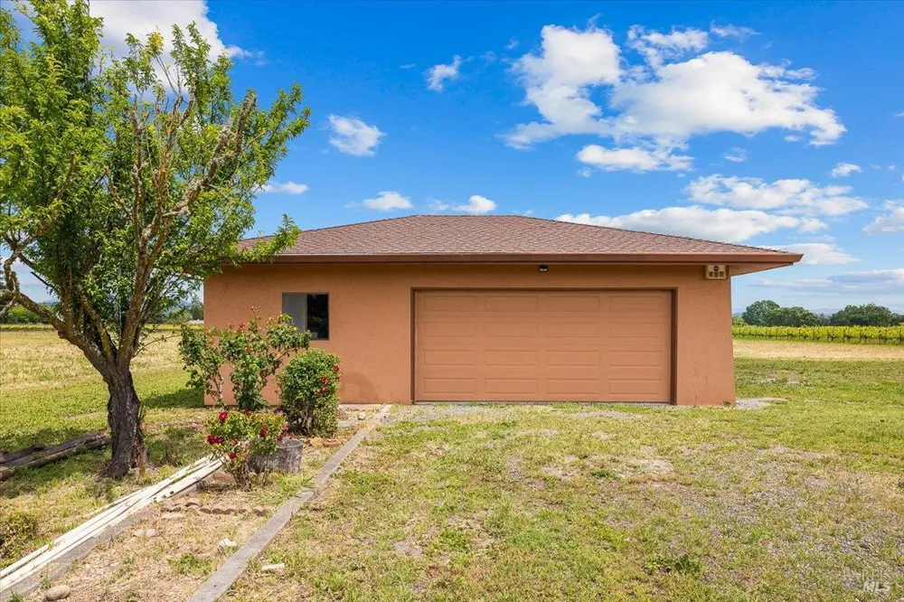 2062 Woolsey Road Fulton, CA 95439