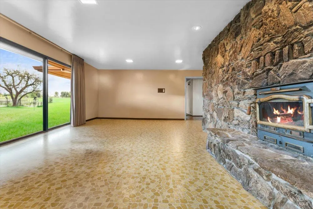 2062 Woolsey Road Fulton, CA 95439