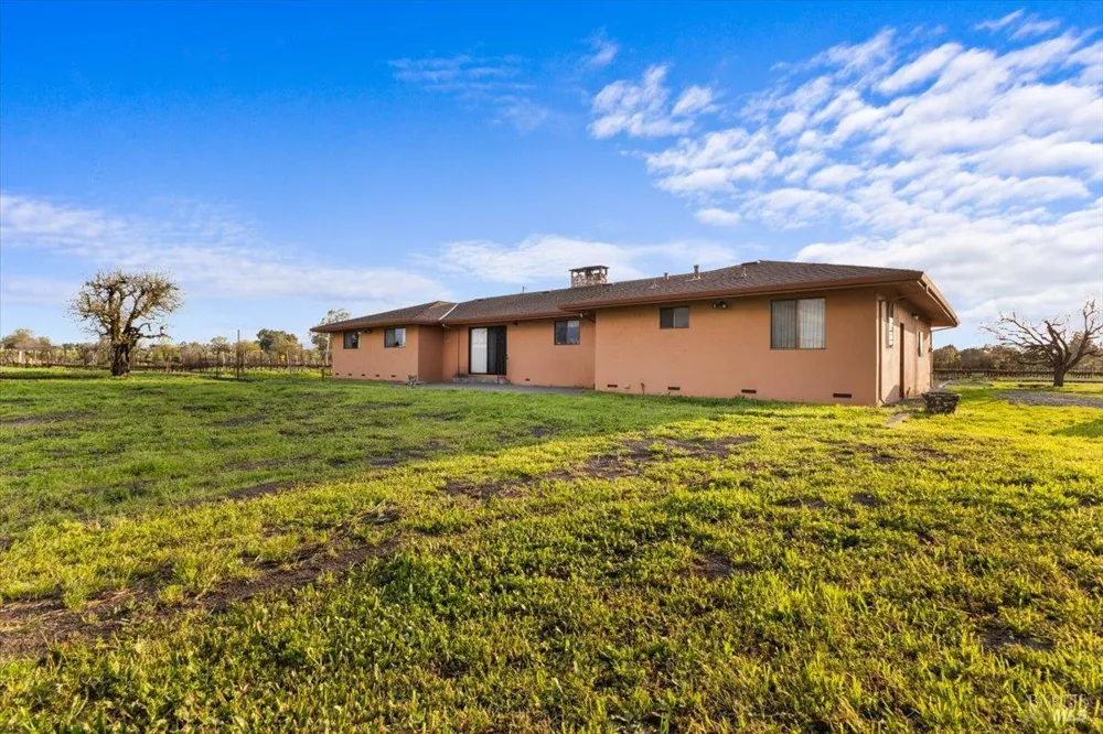 2062 Woolsey Road Fulton, CA 95439