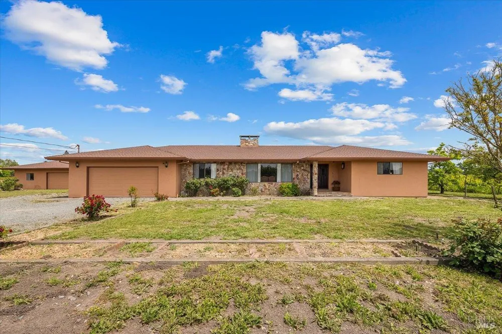 2062 Woolsey Road Fulton, CA 95439