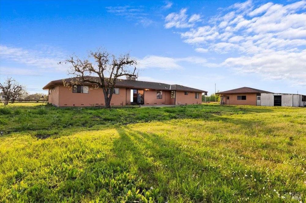 2062 Woolsey Road Fulton, CA 95439