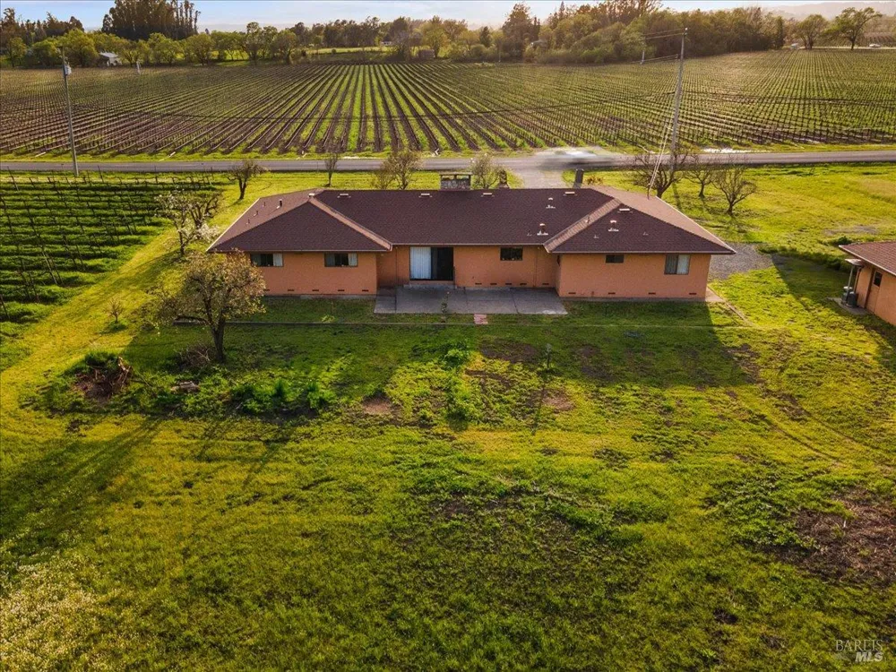 2062 Woolsey Road Fulton, CA 95439