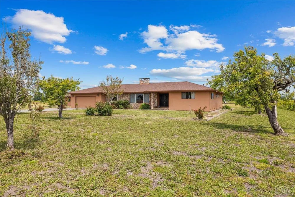2062 Woolsey Road Fulton, CA 95439