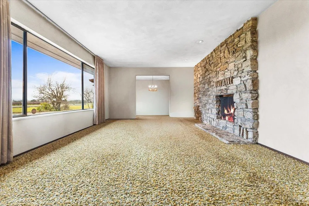 2062 Woolsey Road Fulton, CA 95439