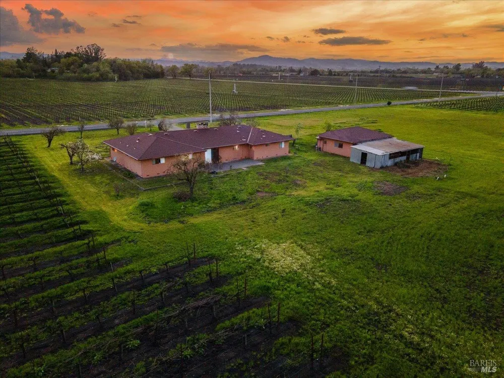 2062 Woolsey Road Fulton, CA 95439