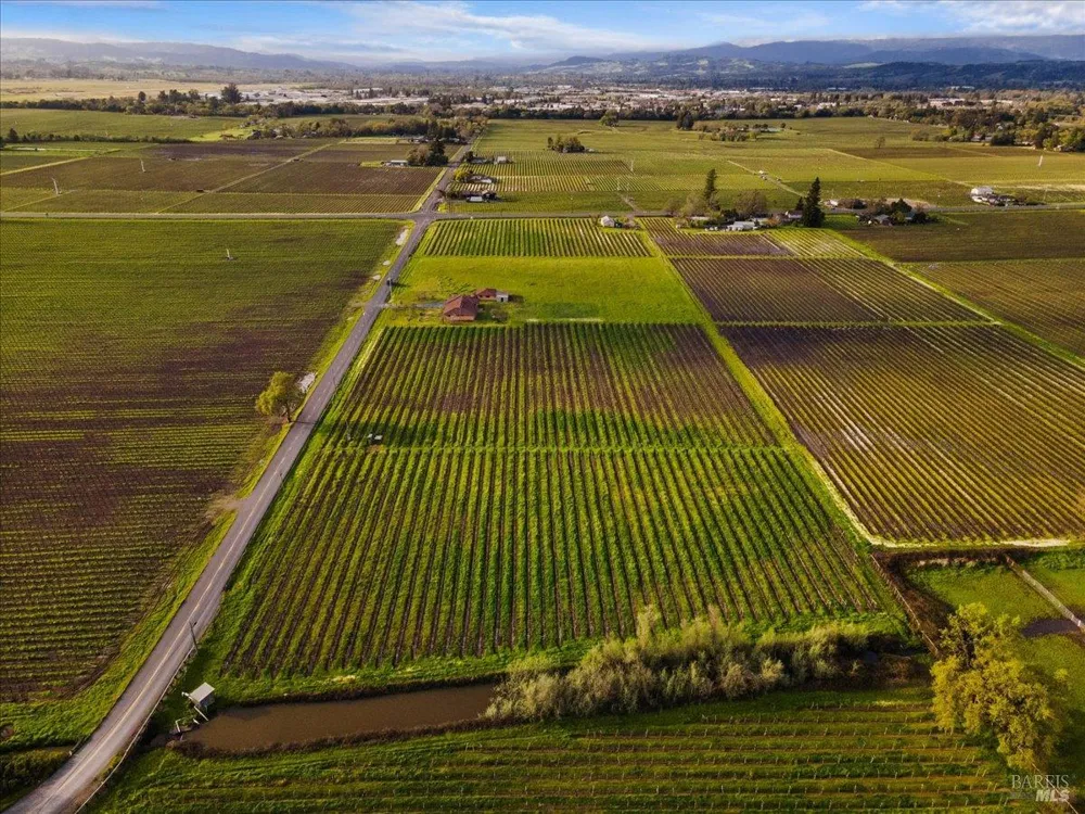 2062 Woolsey Road Fulton, CA 95439
