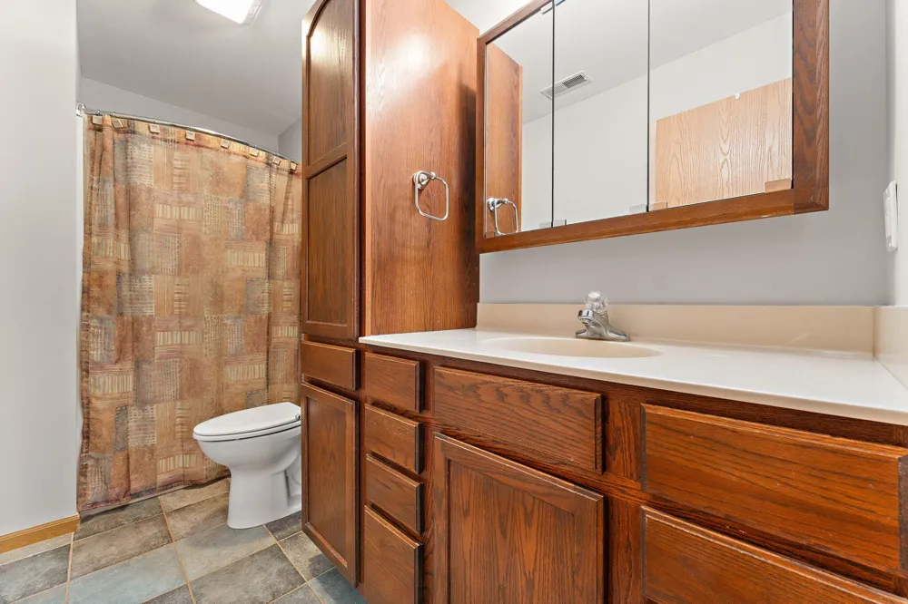 2549 Lakeshore Drive Crown Point, IN 46307