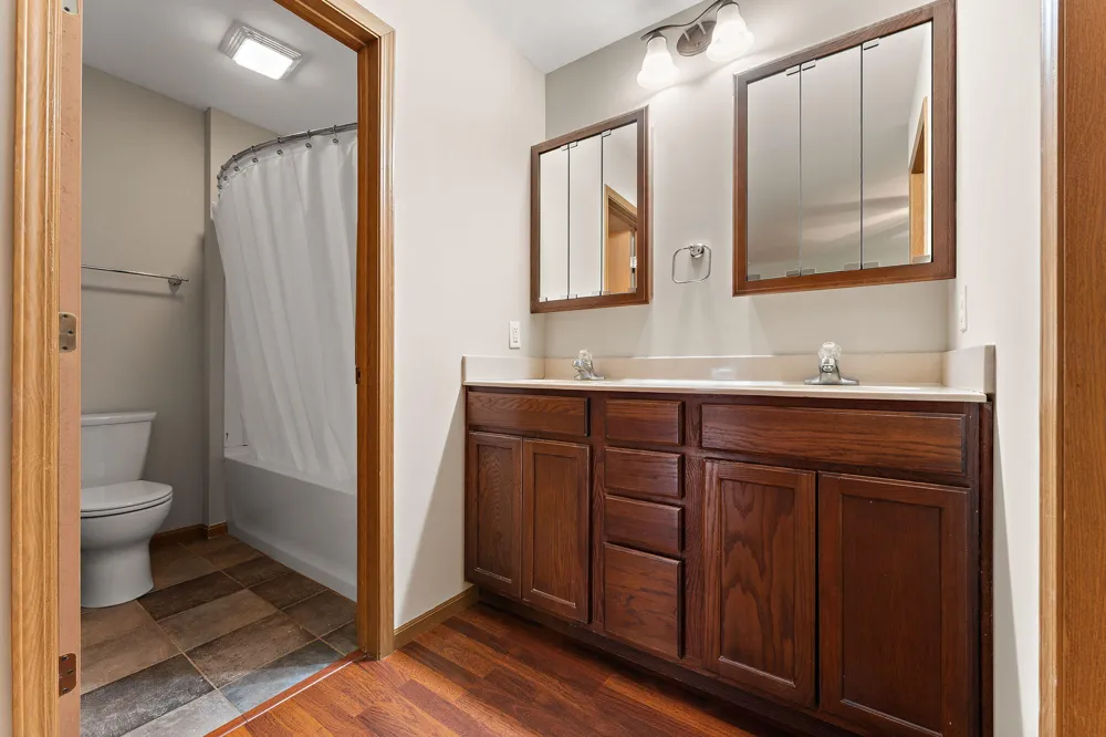 2549 Lakeshore Drive Crown Point, IN 46307