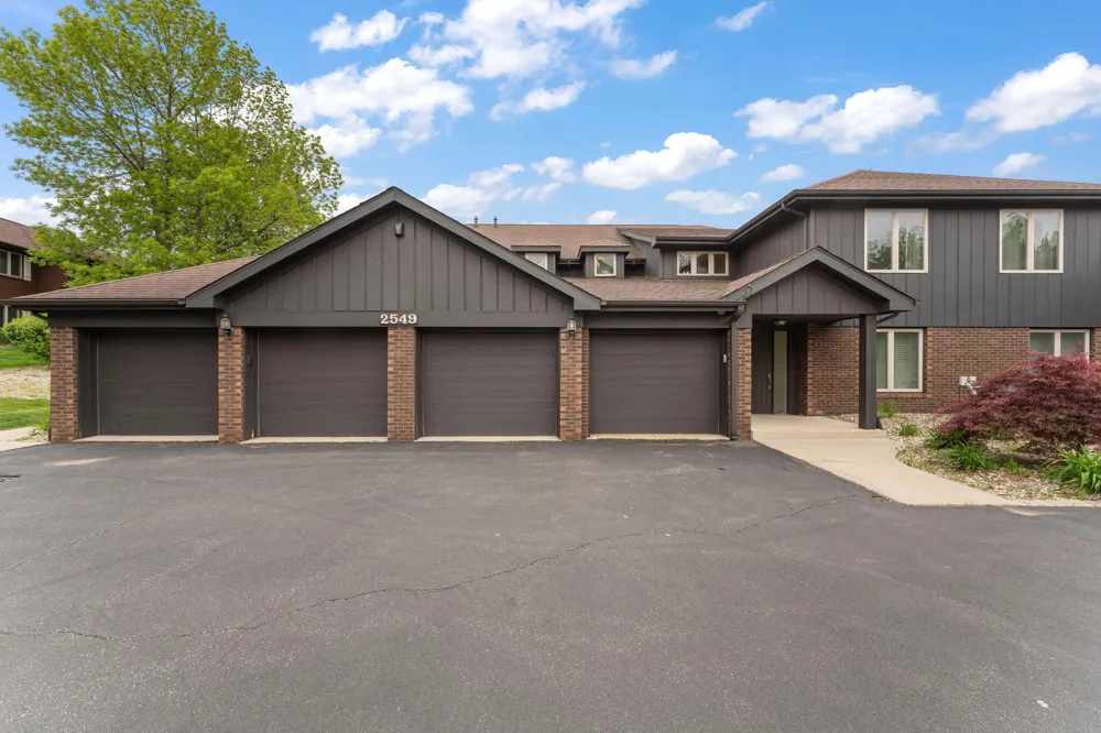 2549 Lakeshore Drive Crown Point, IN 46307