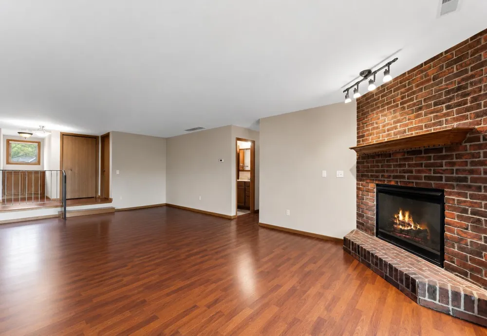 2549 Lakeshore Drive Crown Point, IN 46307
