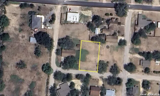 704 Curtis Devine, TX 78016