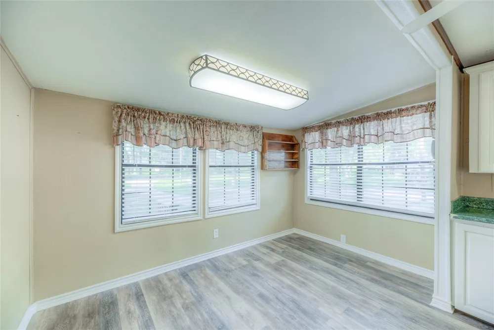 323 Lakeview Drive Onalaska, TX 77360