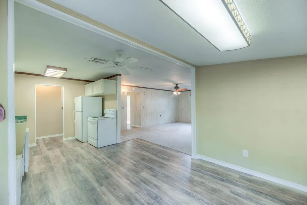 323 Lakeview Drive Onalaska, TX 77360