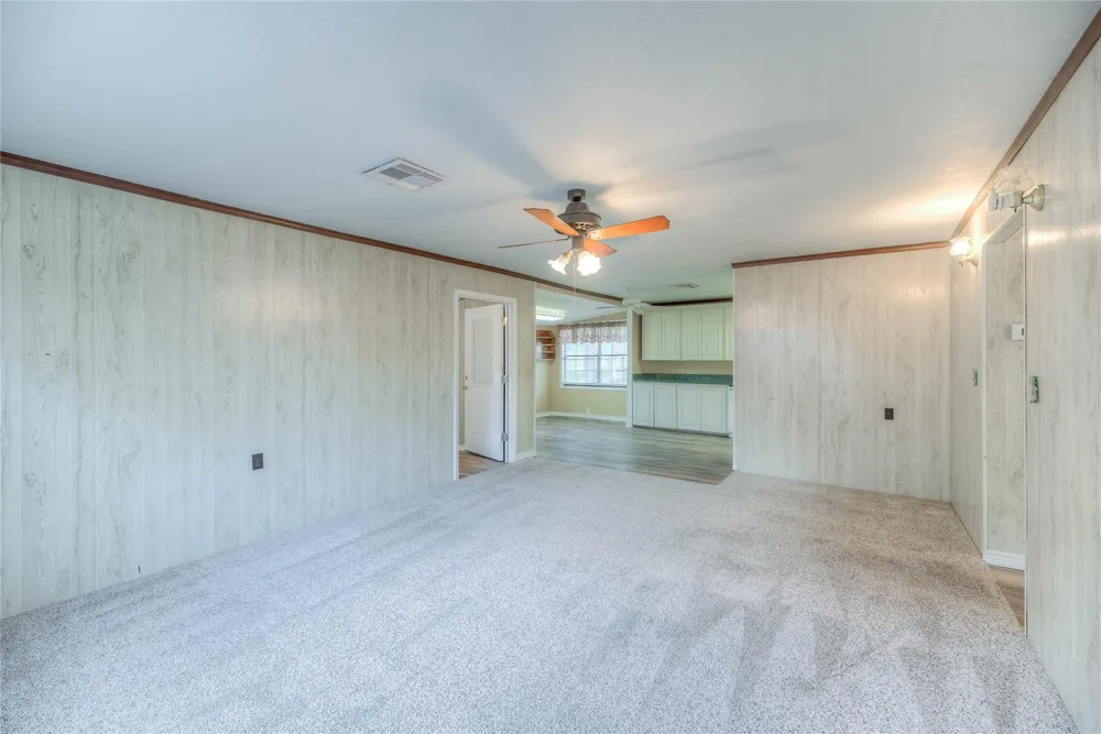 323 Lakeview Drive Onalaska, TX 77360