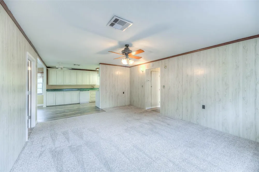 323 Lakeview Drive Onalaska, TX 77360