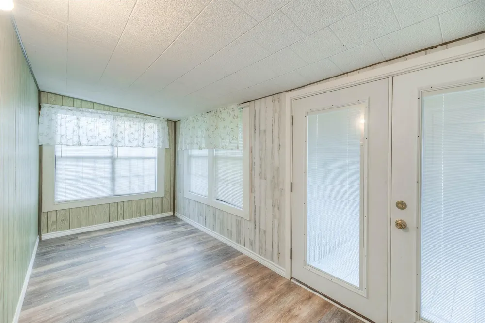323 Lakeview Drive Onalaska, TX 77360