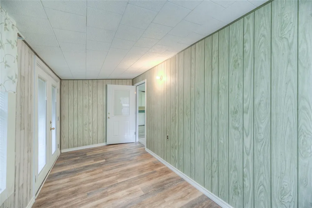 323 Lakeview Drive Onalaska, TX 77360
