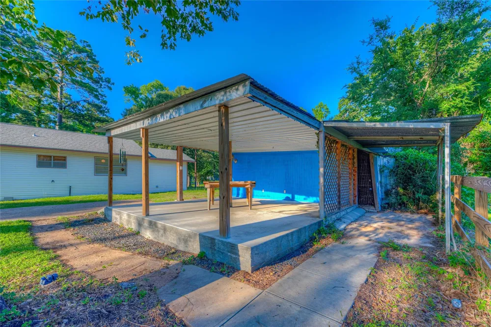 323 Lakeview Drive Onalaska, TX 77360