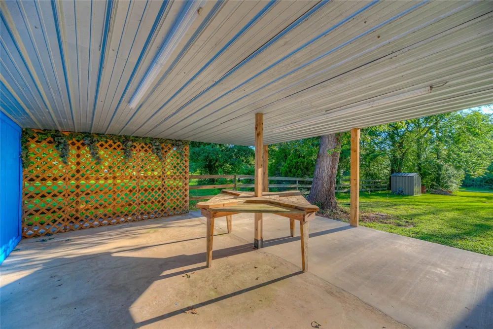 323 Lakeview Drive Onalaska, TX 77360