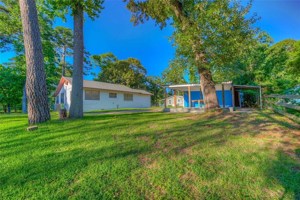 323 Lakeview Drive Onalaska, TX 77360