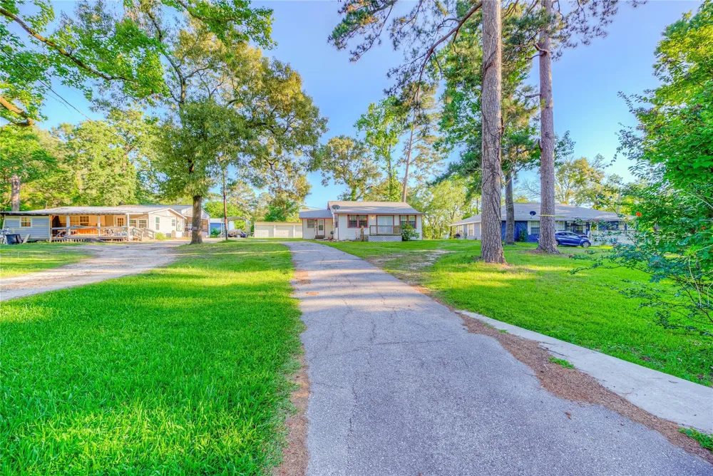 323 Lakeview Drive Onalaska, TX 77360