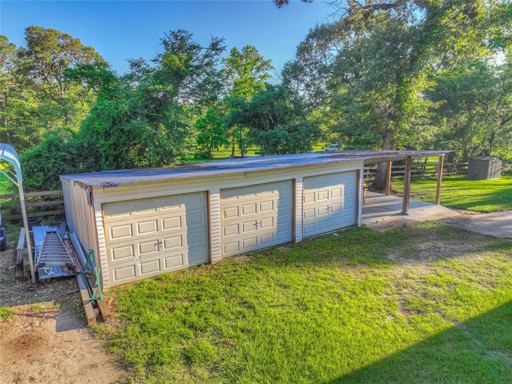 323 Lakeview Drive Onalaska, TX 77360