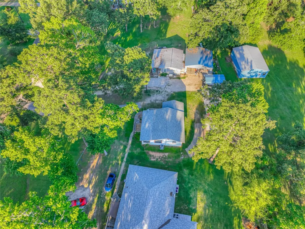 323 Lakeview Drive Onalaska, TX 77360