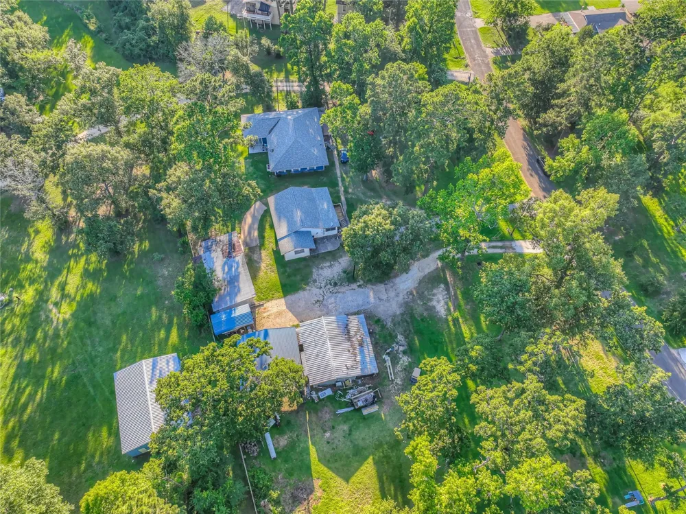 323 Lakeview Drive Onalaska, TX 77360