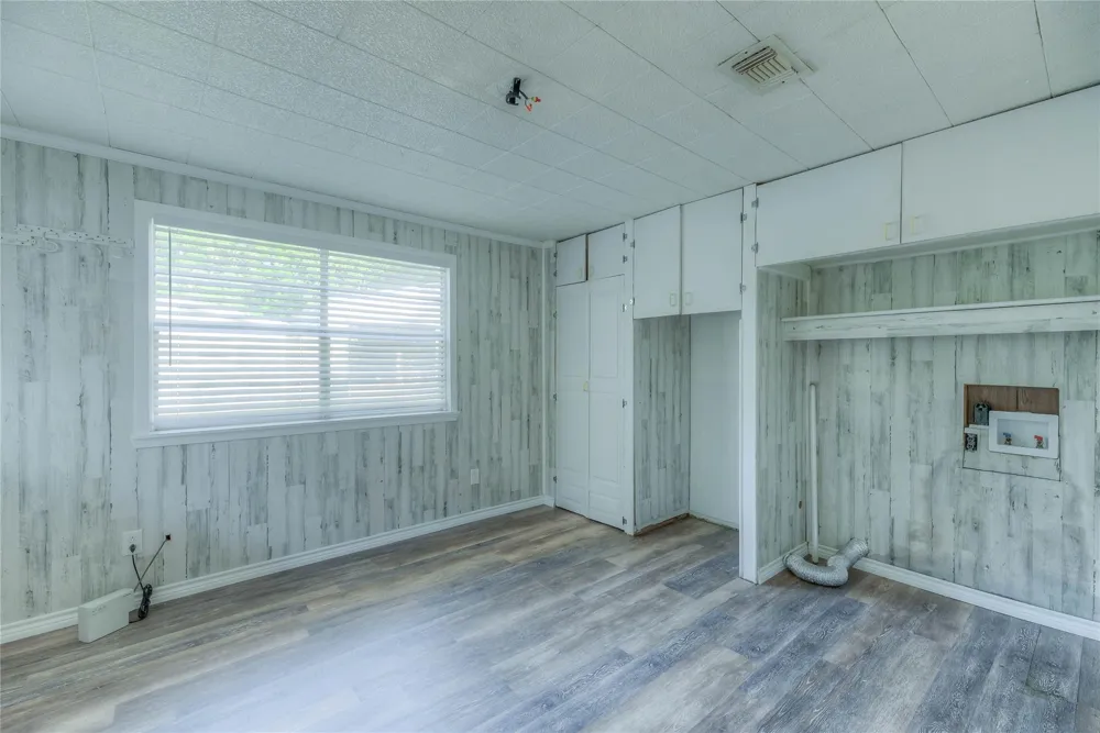 323 Lakeview Drive Onalaska, TX 77360