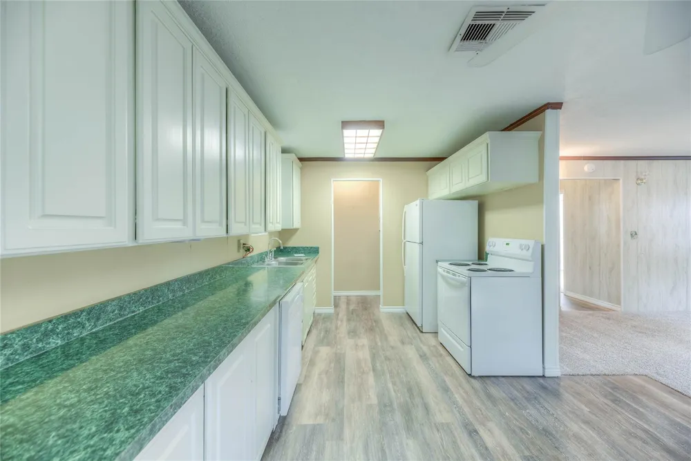 323 Lakeview Drive Onalaska, TX 77360