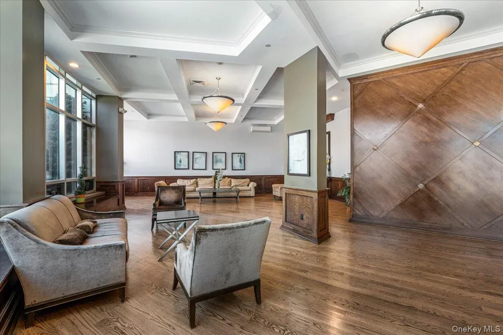 130 Post Avenue #324 Westbury, NY 11590