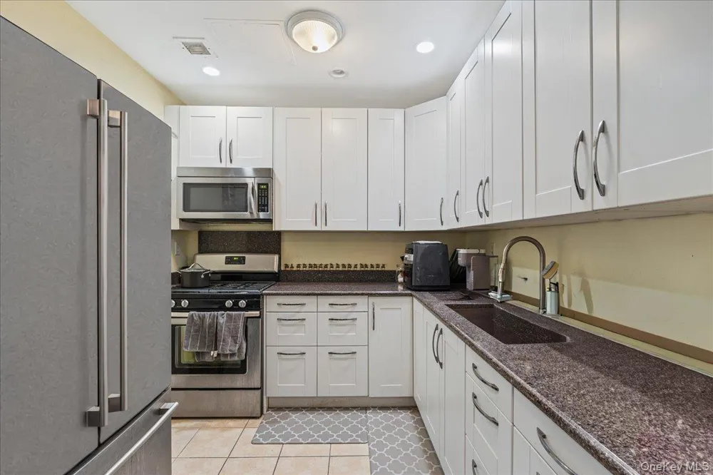 130 Post Avenue #324 Westbury, NY 11590