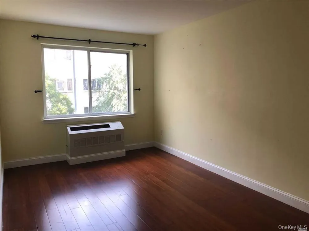 130 Post Avenue #324 Westbury, NY 11590