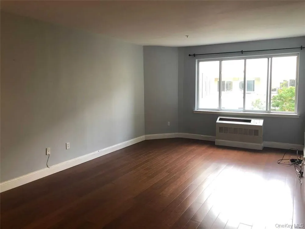 130 Post Avenue #324 Westbury, NY 11590